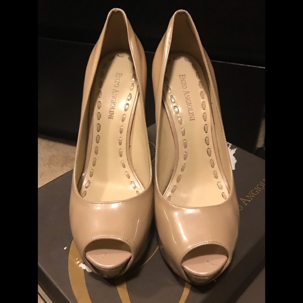 Enzo Angiolini Eatanen nude patent Peep Toe pumps